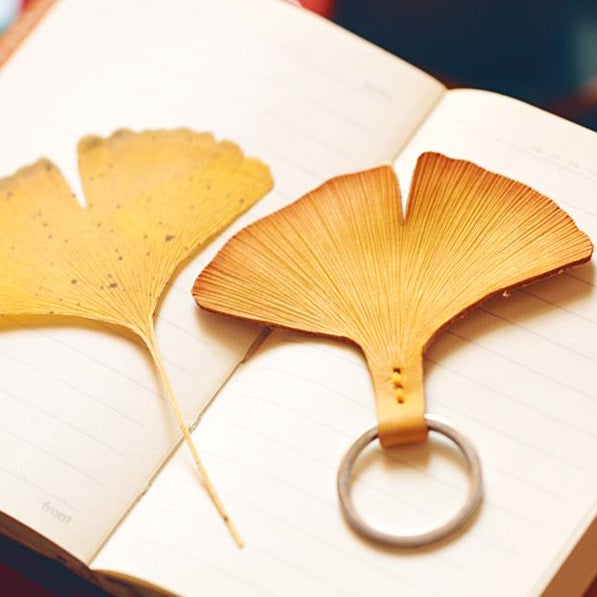MerrySix Crafts Handmade Ginkgo Veg-Tanned Personalized Cute Leaf Key Chain