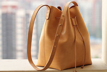 Load image into Gallery viewer, MerrySix Crafts Handmade Women&#39;s Veg-Tanned Leather Bucket Tote Bag, Natural Simple Lady Shoulder Handbag Purse
